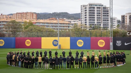 Emotivo minuto de silencio en el entrenamiento de este domingo por Carles Miñarro.