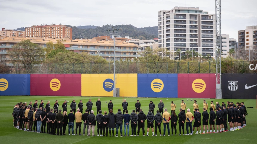 Emotivo minuto de silencio en el entrenamiento de este domingo por Carles Miñarro.