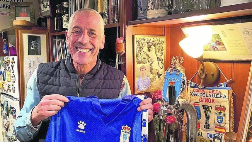 Gorriarán con la camiseta del Oviedo.