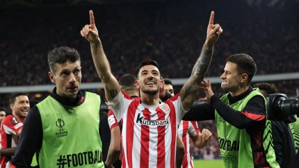 Yuri Berchiche celebra el gol del Athletic contra la Roma