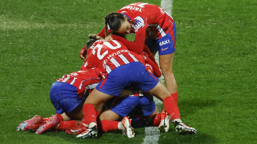 Las jugadoras del Atlético celebran el segundo gol ante el Granada
