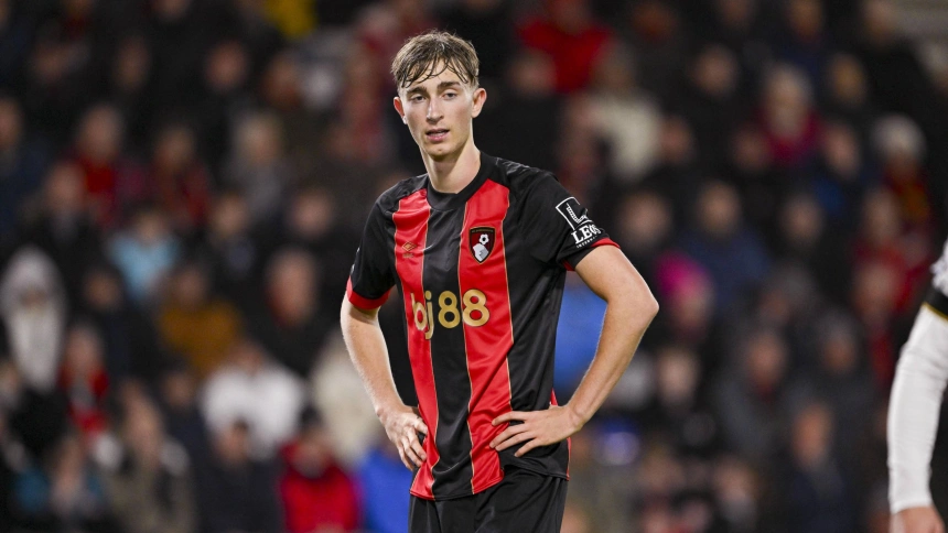 El joven central del Bournemouth debuta en una convocatoria con la absoluta.