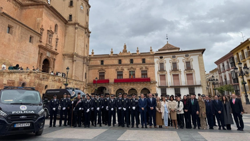 Policías Locales durante la festividad de su patrón, San Patricio, acompañados de autoridades