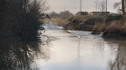 Camino inundado por las lluvias