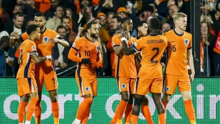 Los jugadores de Países Bajos celebran el 2-1 contra España