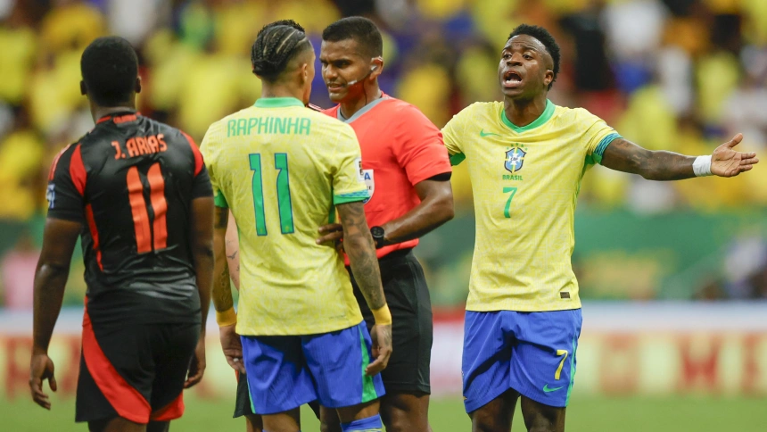 Raphinha se cabrea con Vinicius