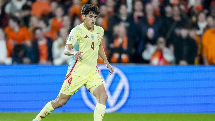 Pau Cubarsí, con la selección española