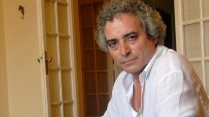 EDNJF7 Portrait of Ildefonso Falcones, Spanish lawyer and writer, at his studio in Barcelona