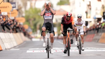 Victoria al sprint del neerlandés ante Pogacar y Ganna.