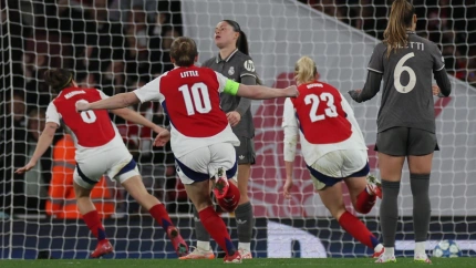 Las jugadoras del Arsenal celebran la clasificación tras ganar al Real Madrid
