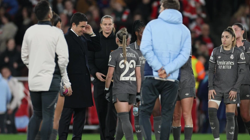 Alberto Toril, en el Arsenal - Real Madrid