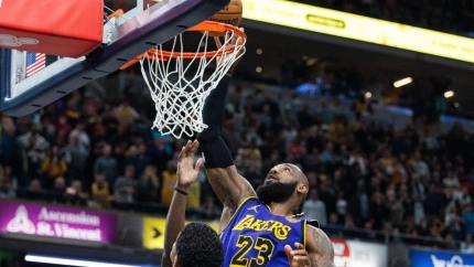 LeBron, anotando la canasta final