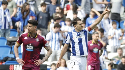 Mikel Oyarzabal celebra tras marcar el primer gol del partido.