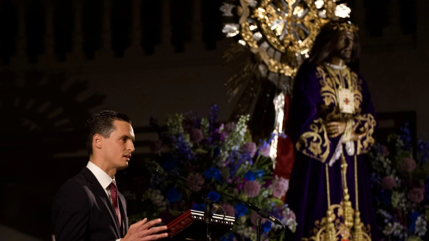 David Galván durante su pregón ante la talla de Jesús de Medinaceli