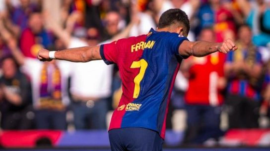 Ferran Torres celebra el cuarto gol del Barcelona