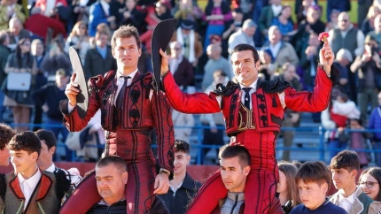 Daniel Luque y Emilio de Justo, en su salida a hombros en Cariñena