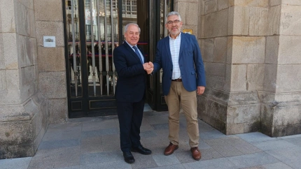 José Tomé e Miguel Fernández na entrada do Pazo de San Marcos