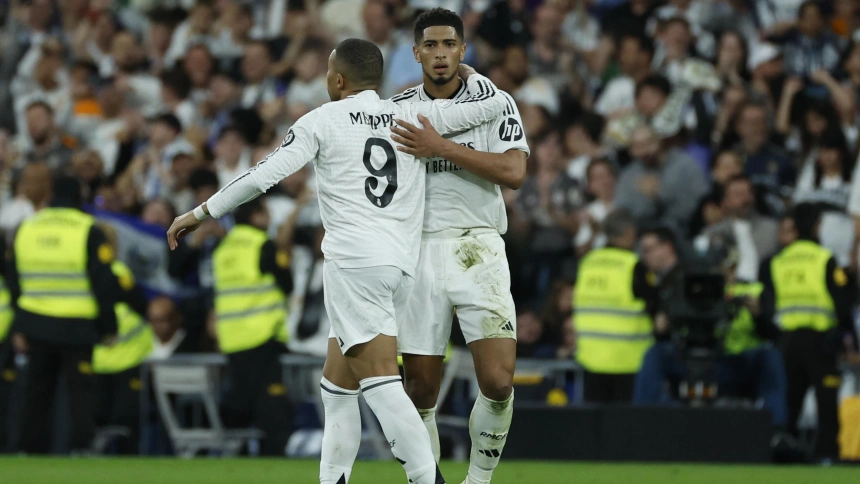 Bellingham celebra junto a Mbappé el gol del Real Madrid a la Real Sociedad