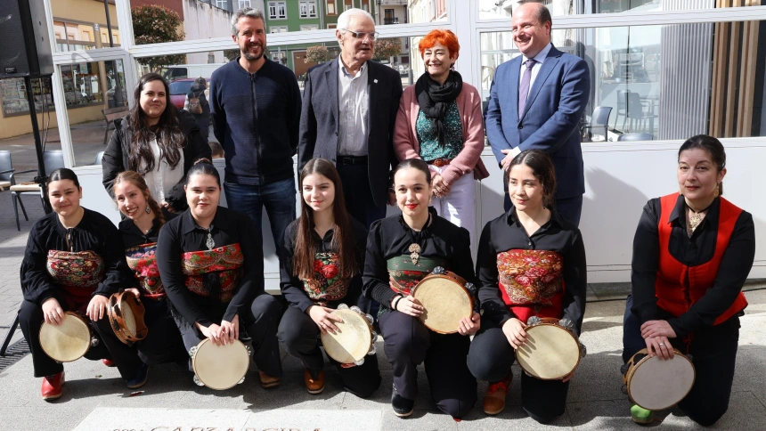 Representación de varias "cantareiras" de Lugo na Rúa Menorca
