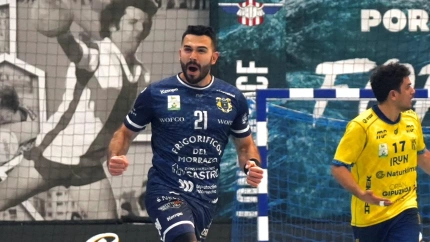 Imagen del duelo entre Cangas y Bidasoa en O Gatañal