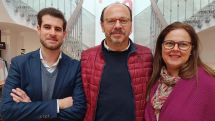 Elena Gómez y Orlando Lucena, delegada y subdelegado de HH, junto al delegado de MCS