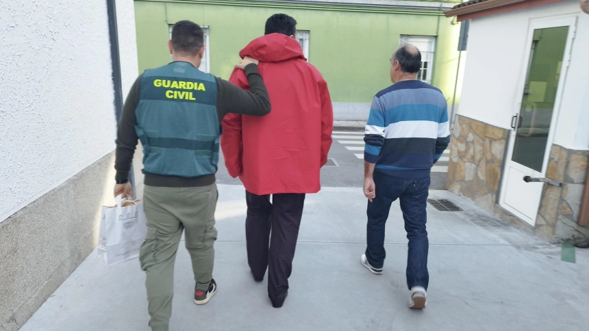 Detenido tras intentar robar cinco bloques de aluminio de una nave de Alcoa San Cibrao