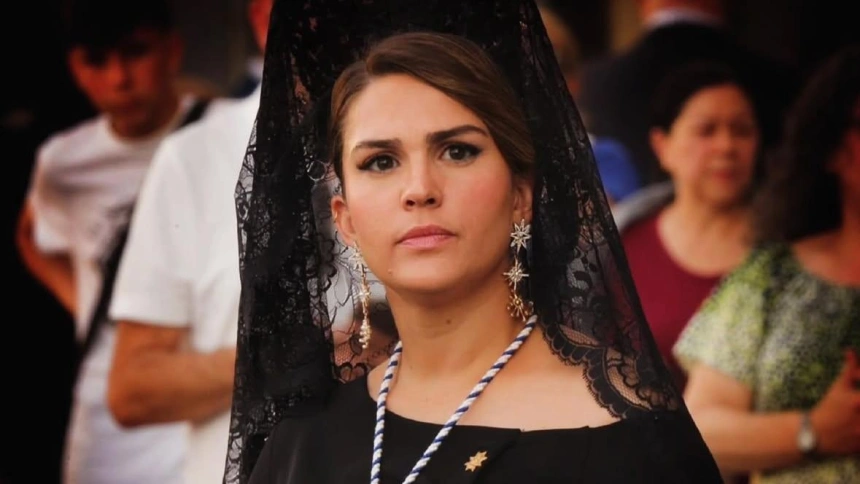 Carmen Cantos de mantilla