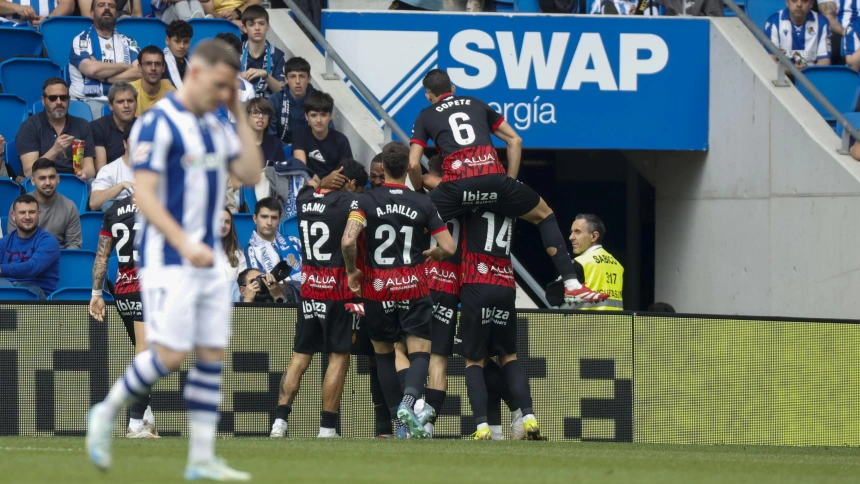 Los jugadores del Mallorca celebran el gol de Sergi Darder, contra la Real Sociedad