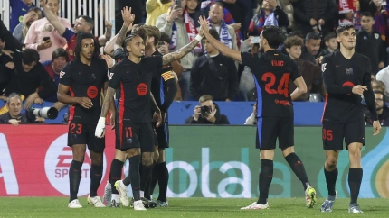Los jugadores del Barcelona celebran el gol en propia puerta del Leganes