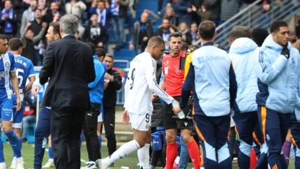 Mbappé se marcha al vestuario tras ser expulsado en el Alavés - Real Madrid