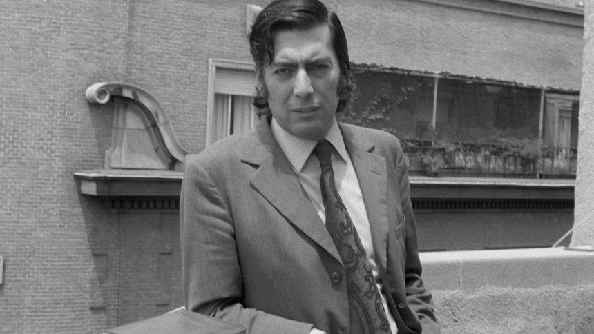 Vargas Llosa presentando una novela en 1973, archivo