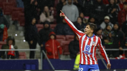 Giuliano Simeone celebra su gol, en el Atlético - Real Valladolid