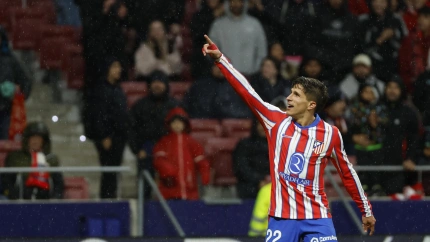 Giuliano Simeone celebra su gol, en el Atlético - Real Valladolid
