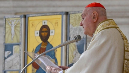 El Cardenal Angelo Comastri pronuncia la homilía escrita por el Papa Francisco