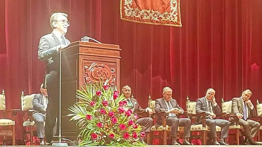 Victorino Martín, durante el Pregón Taurino en el Teatro Maestranza