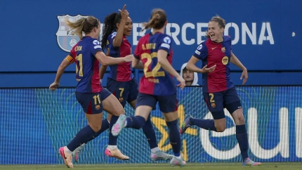 Las jugadoras del Barcelona femenino celebran su victoria ante el Chelsea