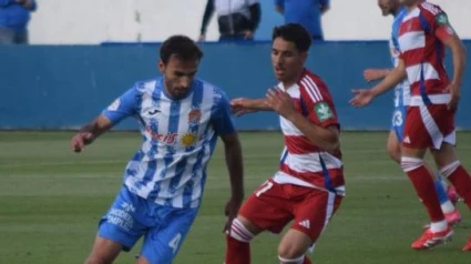 Imagen del partido entre el Águilas FC y el Recreativo Granada jugado en el Centenario El Rubial