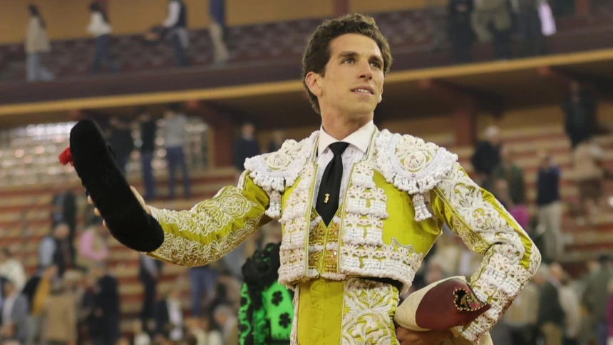 Ginés Marín, en la vuelta al ruedo tras el sexto toro en Zarragoza