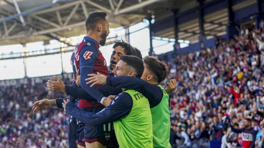 Morales es el máximo goleador del Levante UD