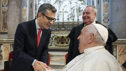 Imagen de archivo del encuentro entre el Papa Francisco y el ministro de Presidencia, Félix Bolaños