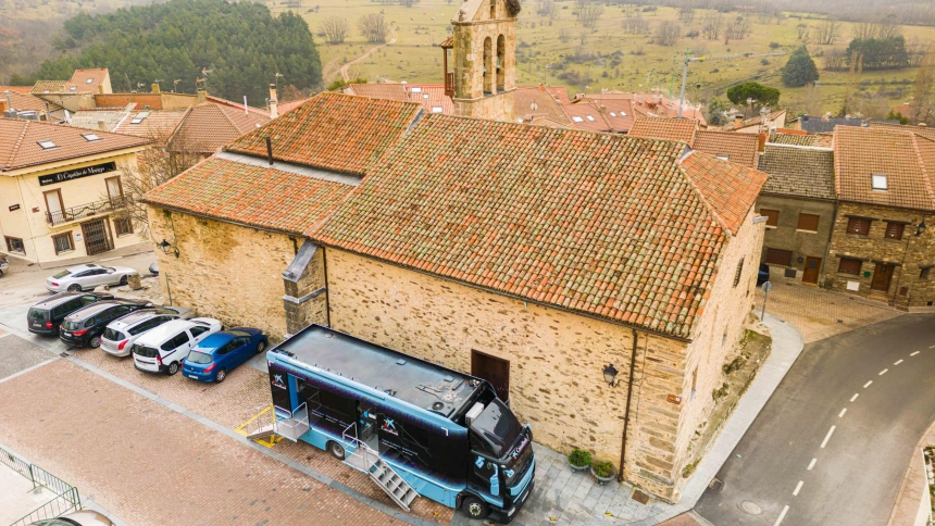 Más de 2.330 municipios y 33 oficinas móviles en casi 1.400 localidades: CaixaBank lleva la banca a cada rincón de España