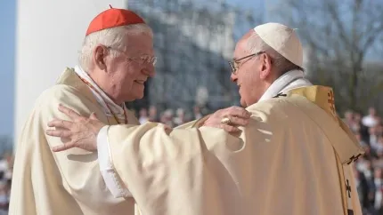 Imagen de archivo del Papa Francisco y el cardenal Scola