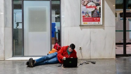 Así han pasado la noche los viajeros que llegaban a la estación del Campo Grande de Valladolid