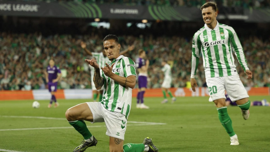 Antony celebra el gol del Betis a la Fiorentina