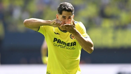 Ayoze Pérez hace su tradicional celebración tras marcar ante Osasuna.