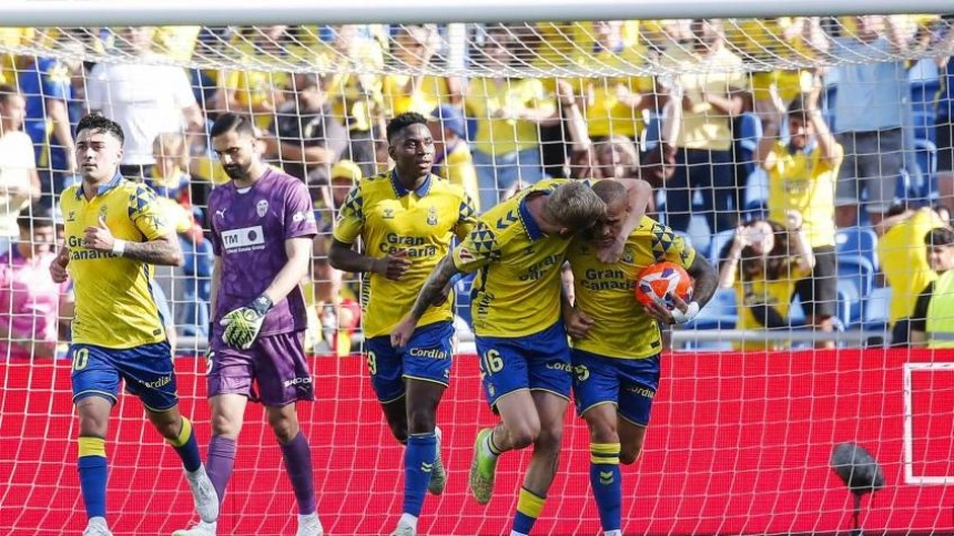 Gol de Sandro (p) (Las Palmas, 1 - Valencia, 1