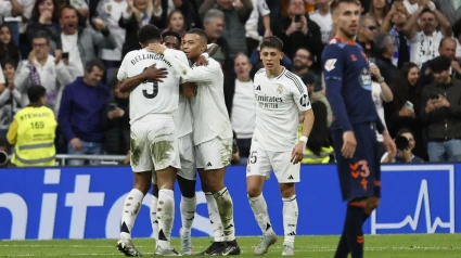 Mbappé celebra el gol con sus compañeros, en el Real Madrid - Celta