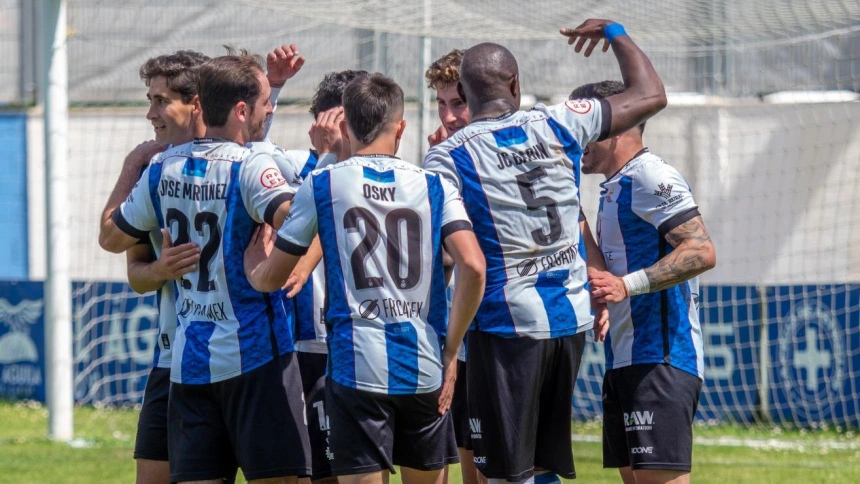 Los jugadores del Real Avilés celebran un gol en el Suárez Puerta.
