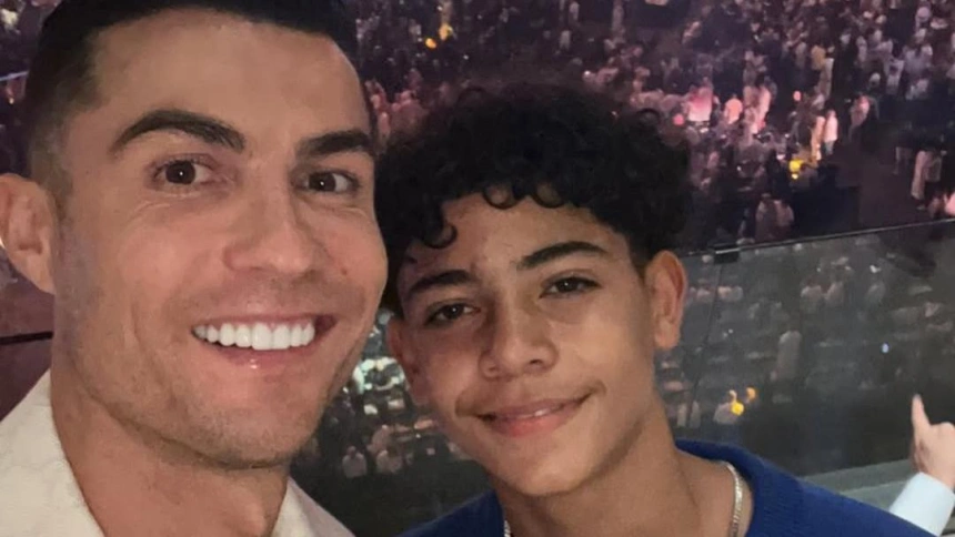 Cristiano Ronaldo junto a su hijo Cristiano Ronaldo Jr