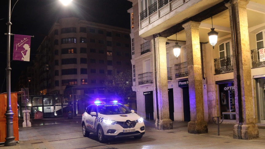 La policía local de patrulla por Palencia
